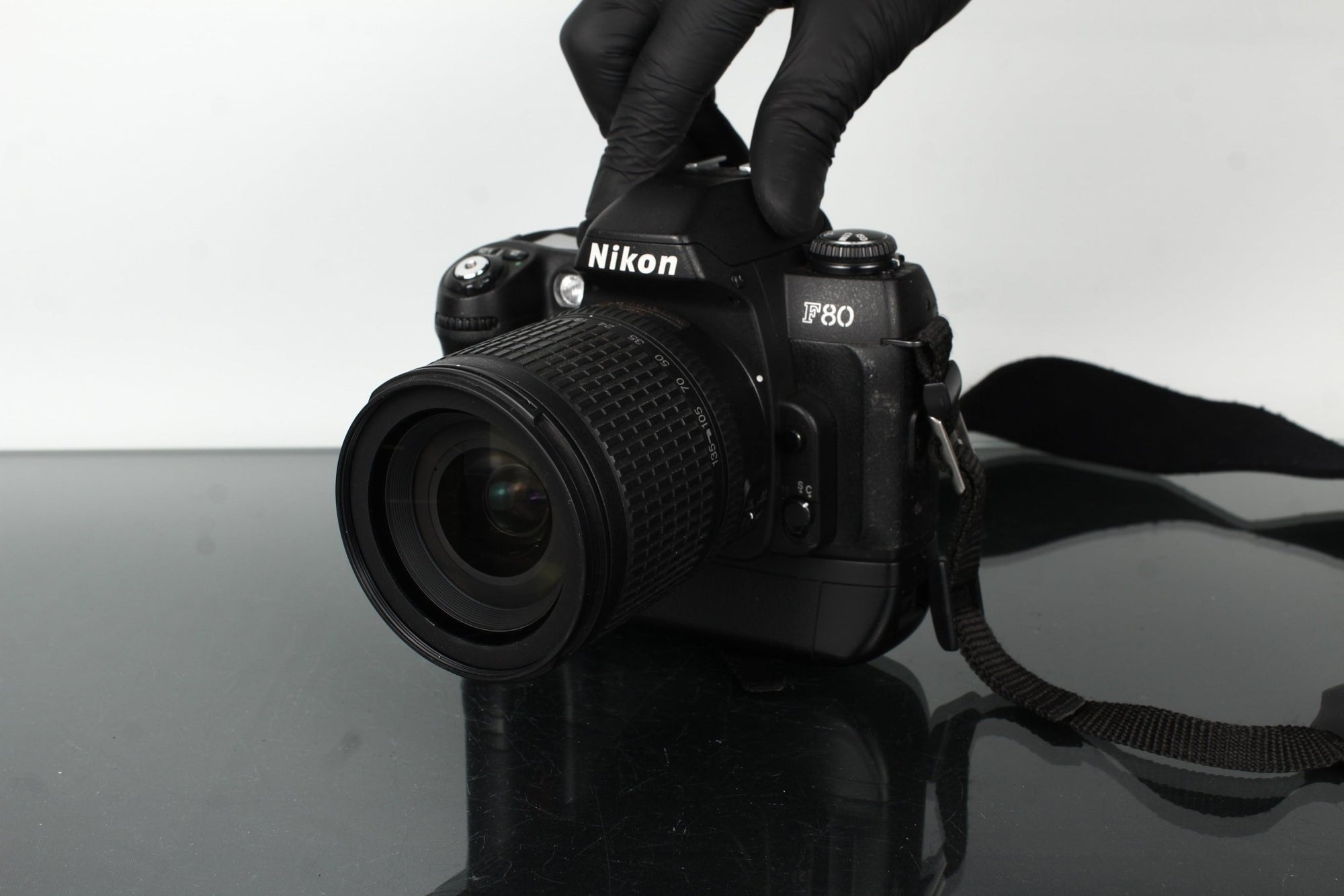 Nikon F80 + Nikkor 18 - 135mm 1:3.5 - 5.6G - Dutch|Thrift