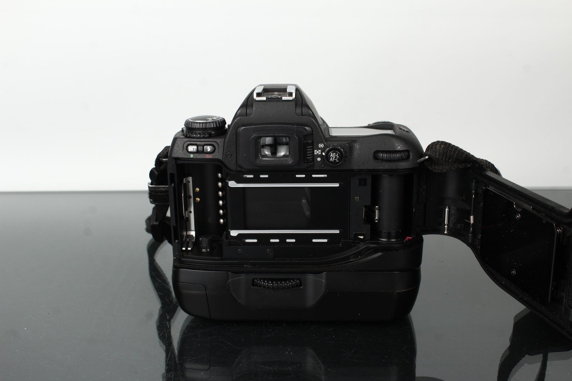 Nikon F80 + Nikkor 18 - 135mm 1:3.5 - 5.6G - Dutch|Thrift