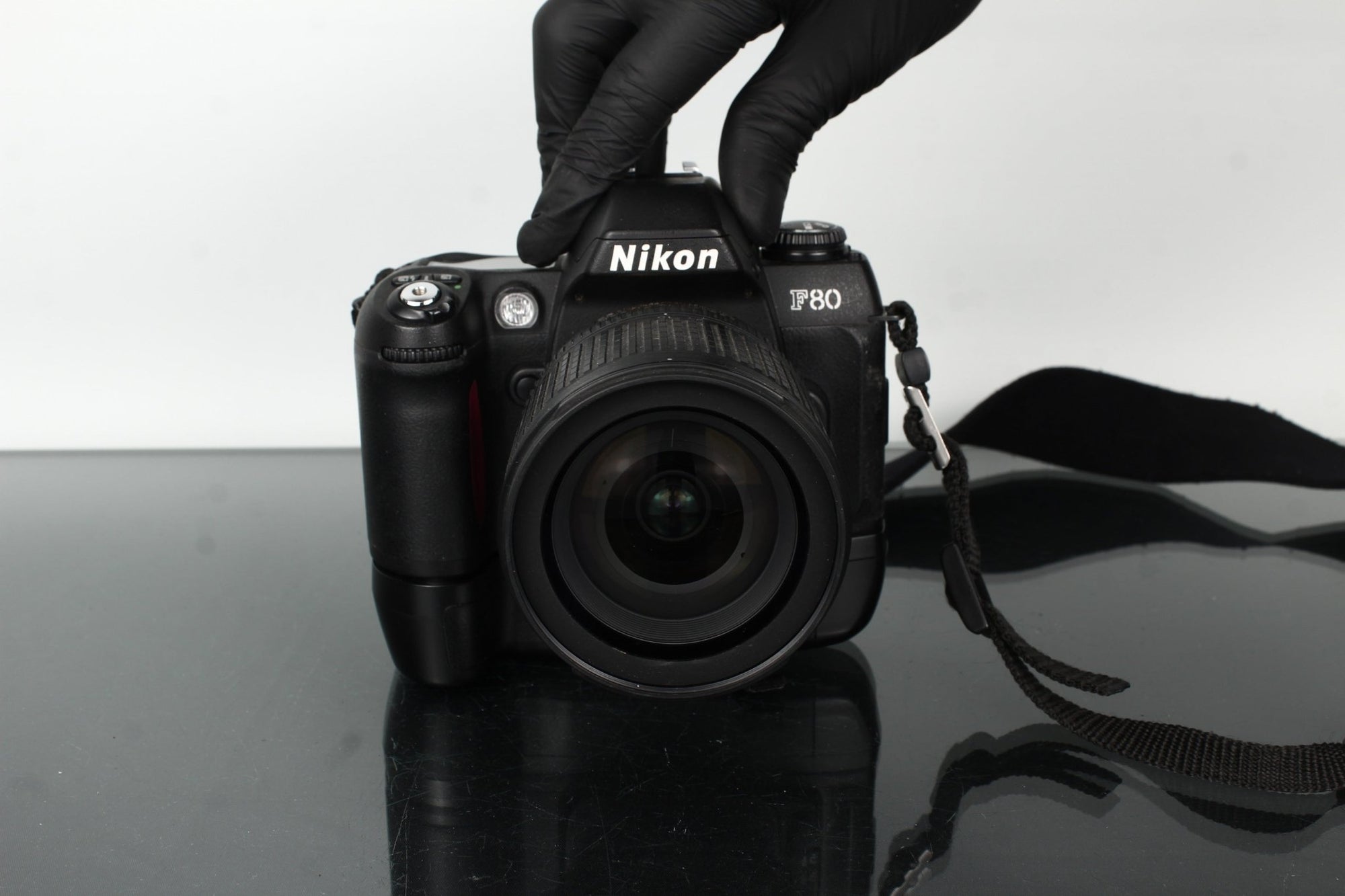 Nikon F80 + Nikkor 18 - 135mm 1:3.5 - 5.6G - Dutch|Thrift