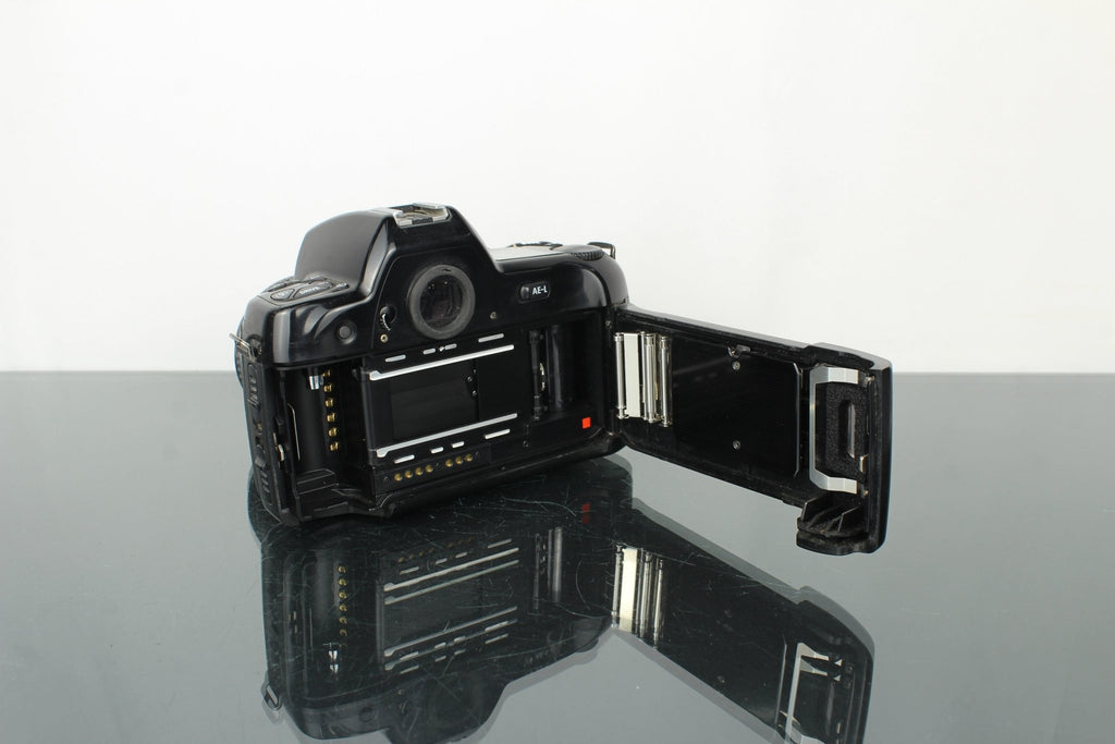 Nikon F90 + AF Nikkor 28 - 70mm 1:3.5 - 4.5 D lens - Dutch|Thrift