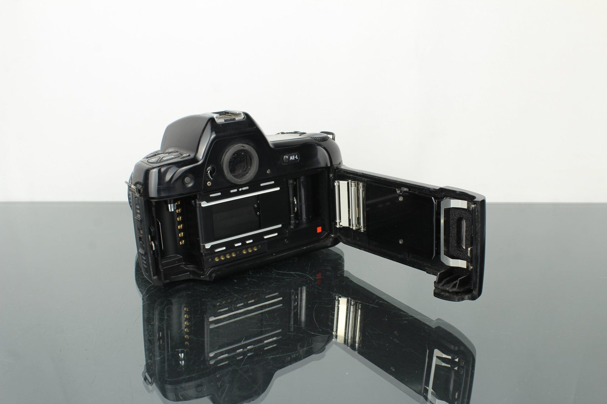 Nikon F90 + AF Nikkor 28 - 70mm 1:3.5 - 4.5 D lens - Dutch|Thrift