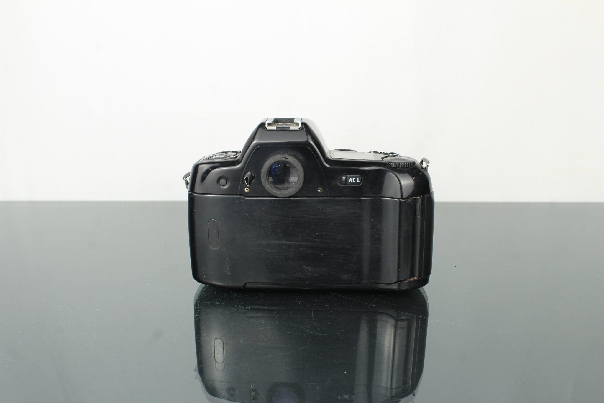 Nikon F90 + AF Nikkor 28-70mm 1:3.5-4.5 D lens – Dutch|Thrift