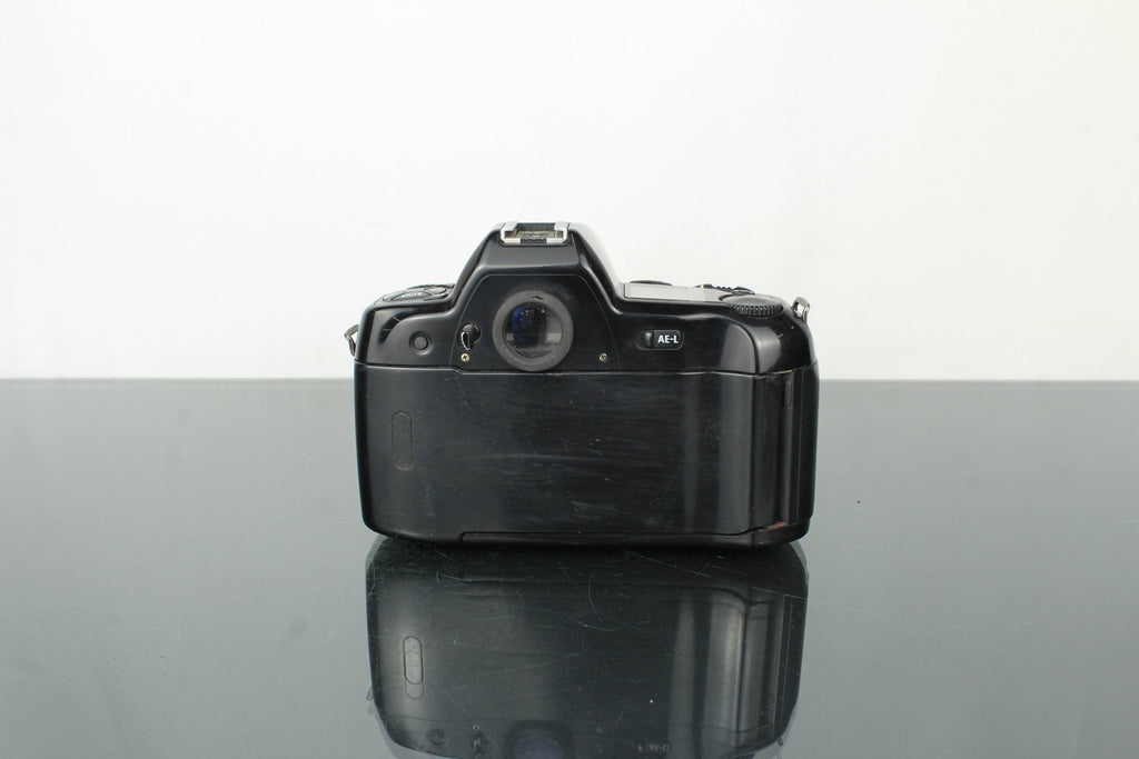 Nikon F90 + AF Nikkor 28 - 70mm 1:3.5 - 4.5 D lens - Dutch|Thrift