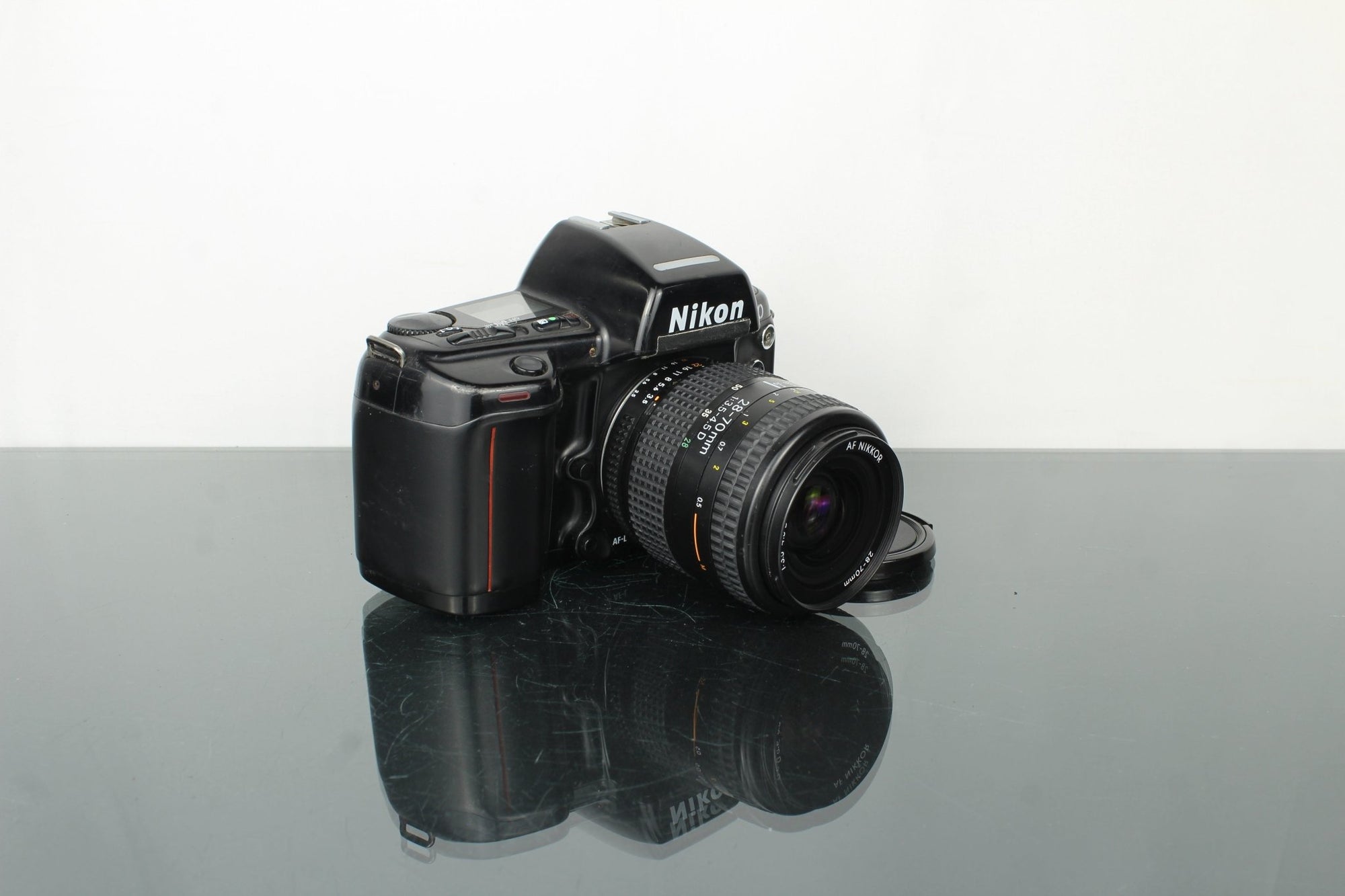 Nikon F90 + AF Nikkor 28 - 70mm 1:3.5 - 4.5 D lens - Dutch|Thrift