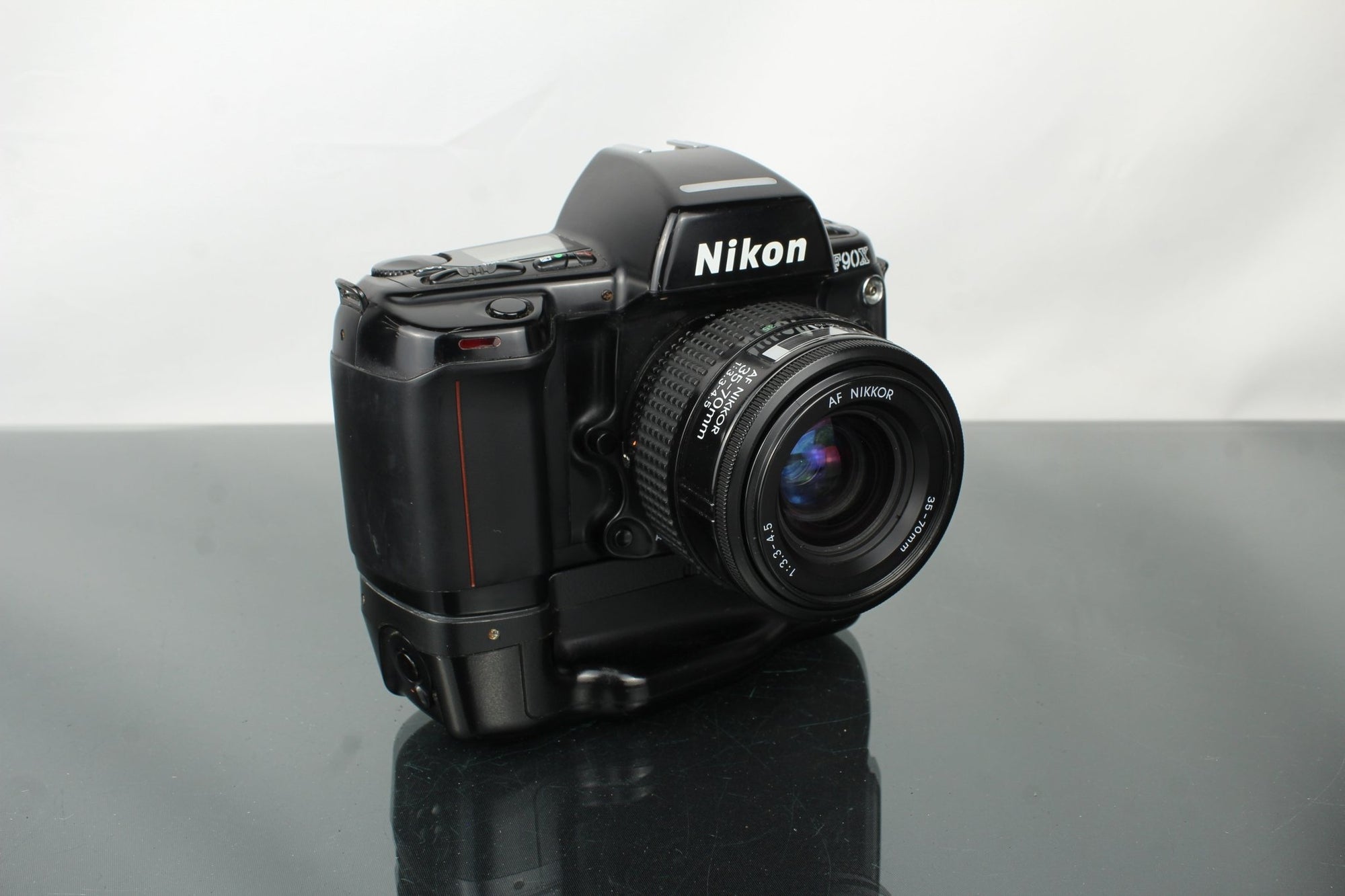 Nikon F90X + Nikkor 35 - 70mm 1:3.3 - 4.5 lens - Dutch|Thrift