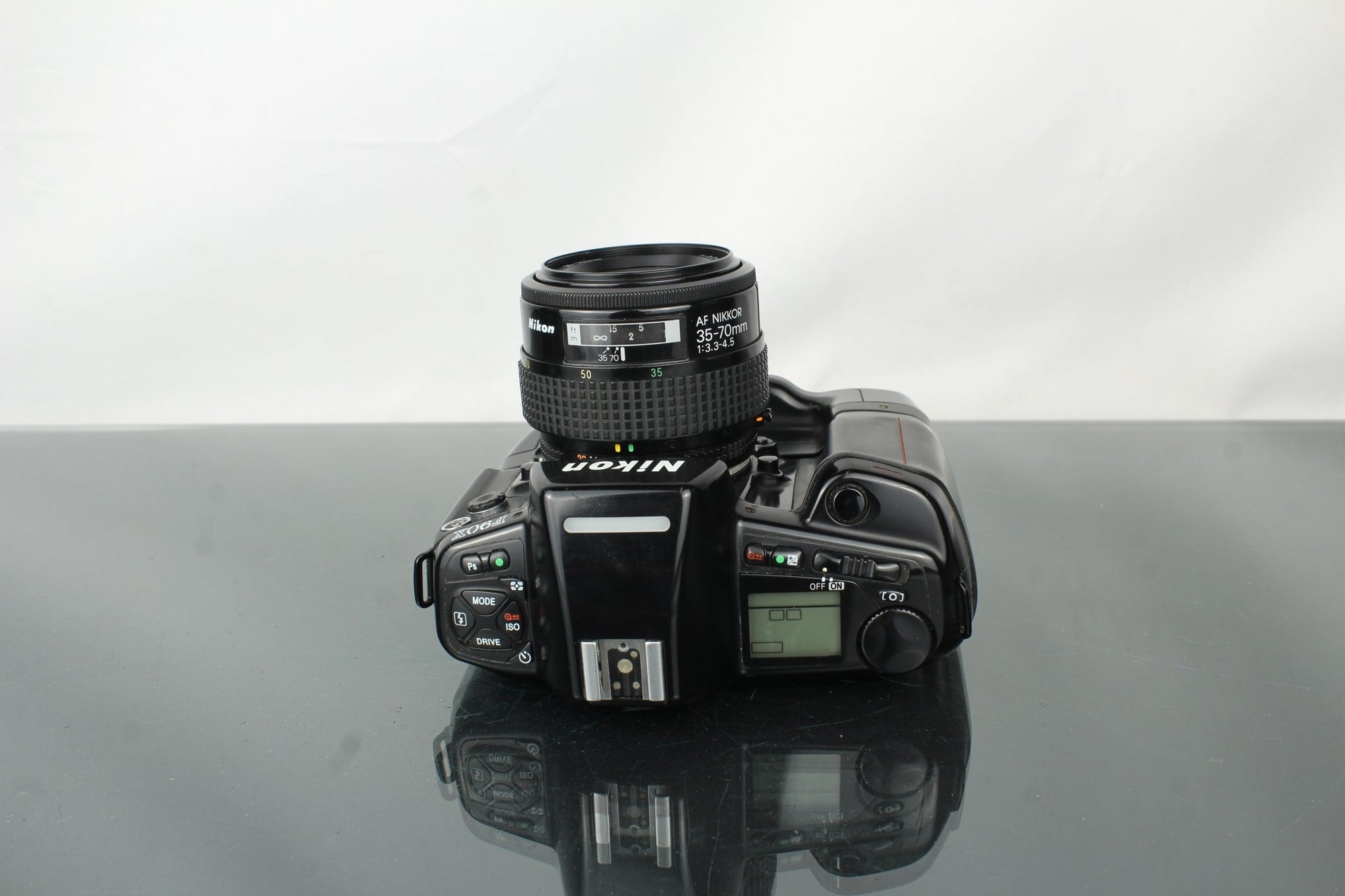 Nikon F90X + Nikkor 35 - 70mm 1:3.3 - 4.5 lens - Dutch|Thrift