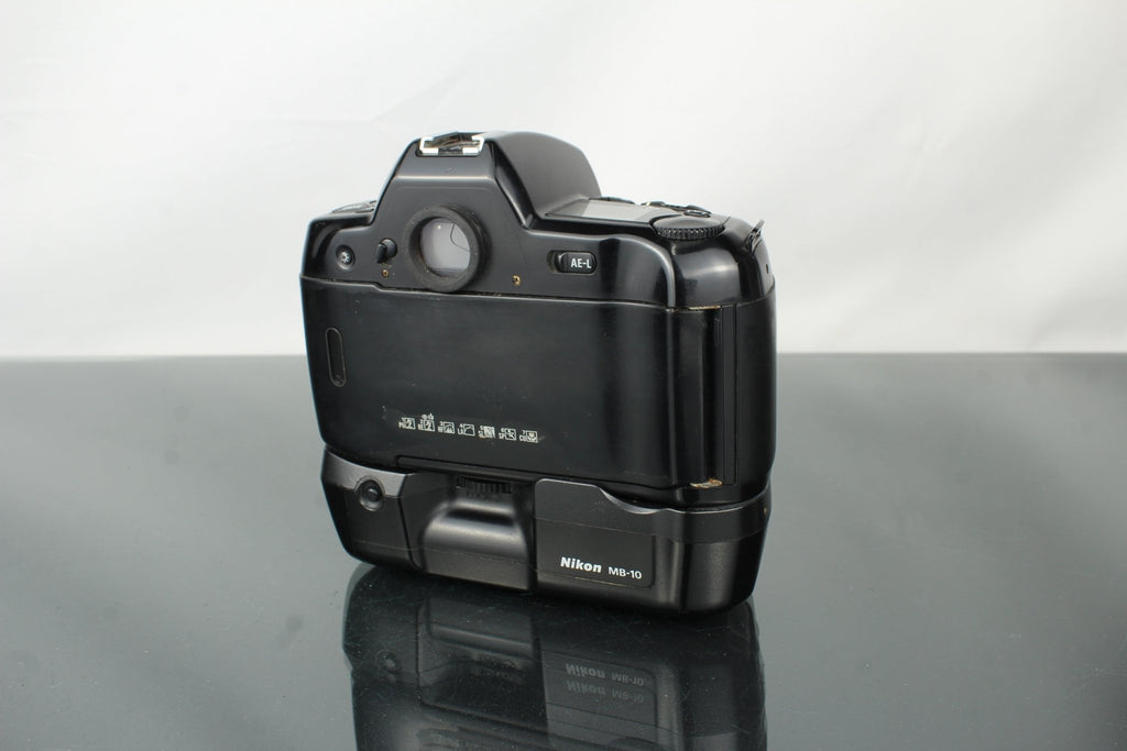 Nikon F90X + Nikkor 35 - 70mm 1:3.3 - 4.5 lens - Dutch|Thrift