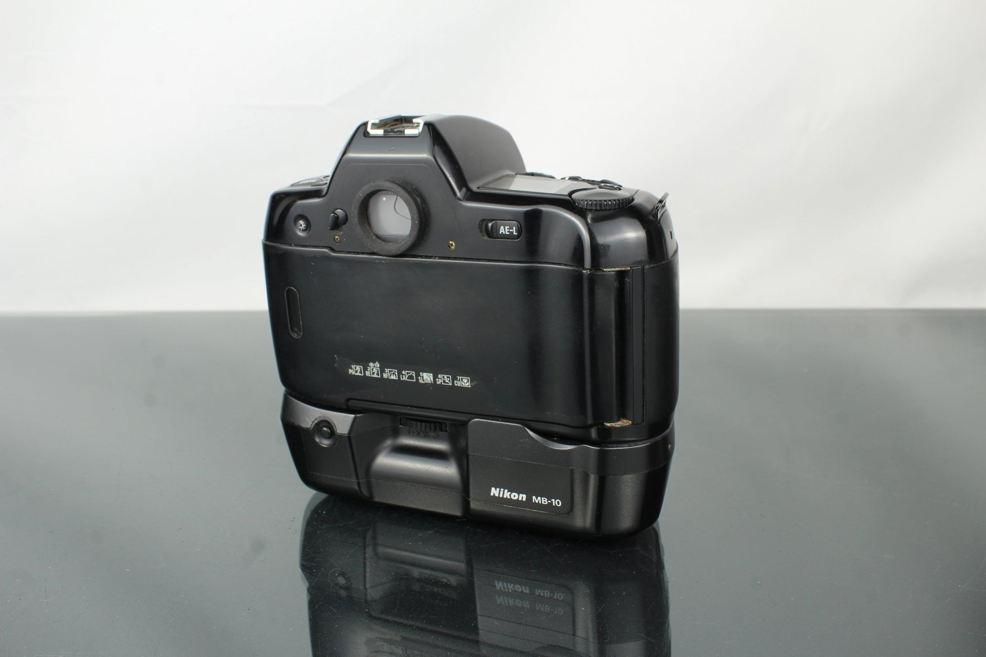 Nikon F90X + Nikkor 35 - 70mm 1:3.3 - 4.5 lens - Dutch|Thrift