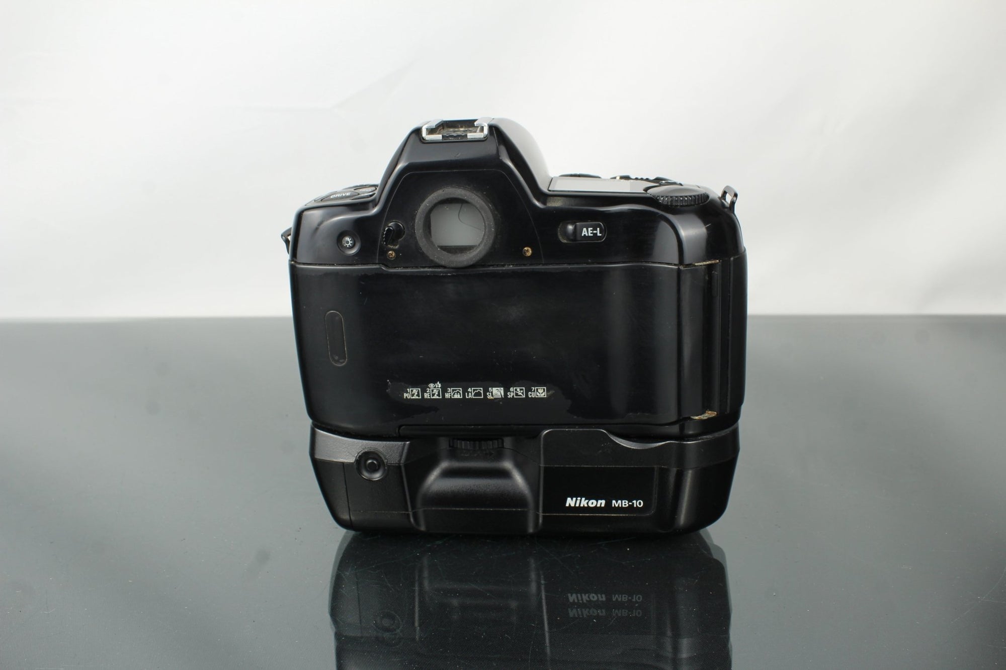 Nikon F90X + Nikkor 35 - 70mm 1:3.3 - 4.5 lens - Dutch|Thrift