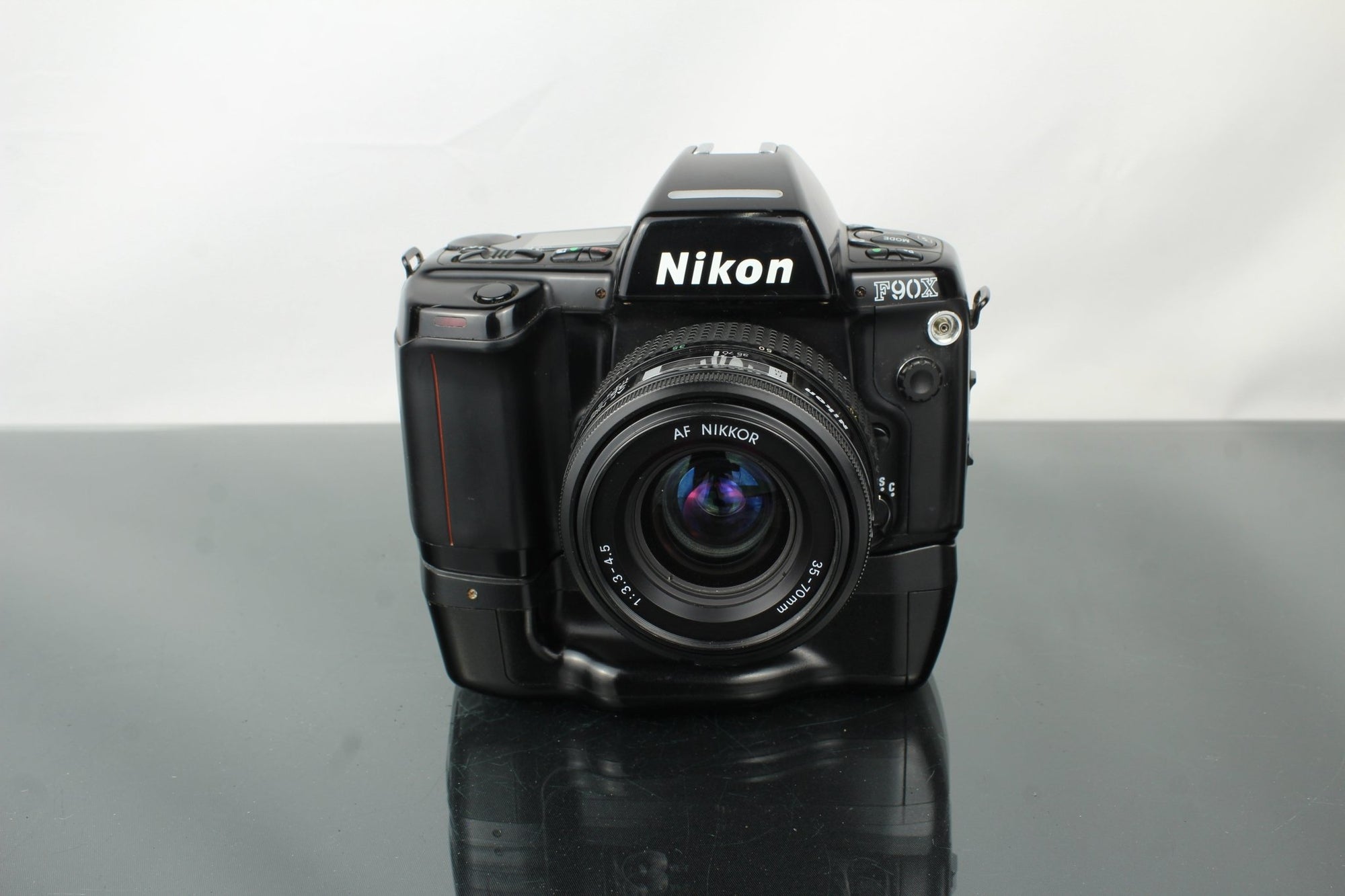 Nikon F90X + Nikkor 35 - 70mm 1:3.3 - 4.5 lens - Dutch|Thrift