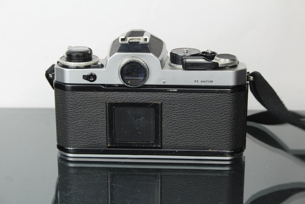 Nikon FE + 50mm f/1.8 Nikon lens - Dutch|Thrift