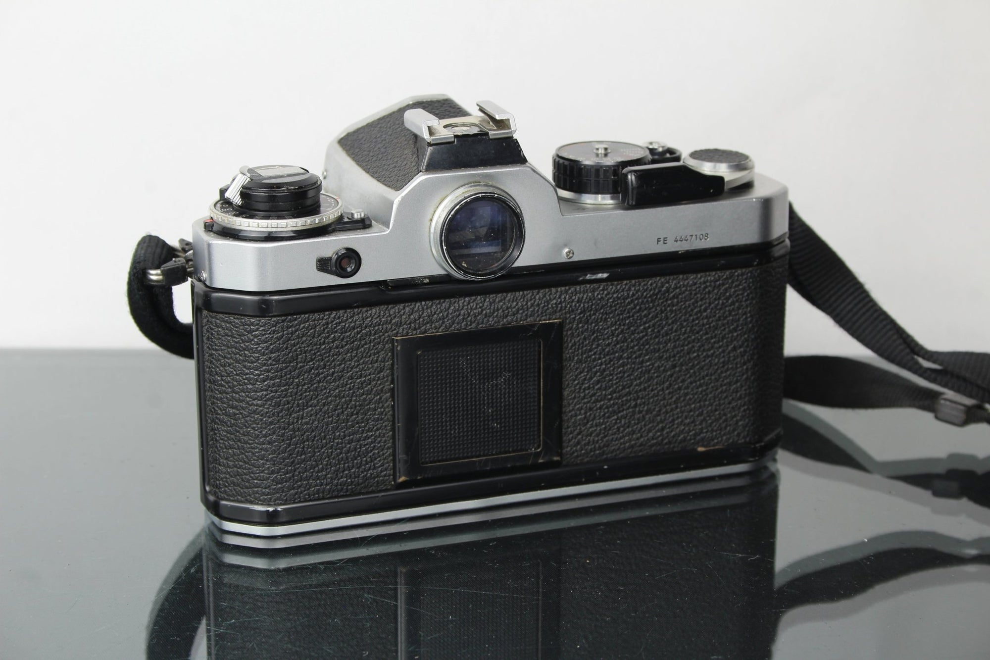 Nikon FE + 50mm f/1.8 Nikon lens - Dutch|Thrift