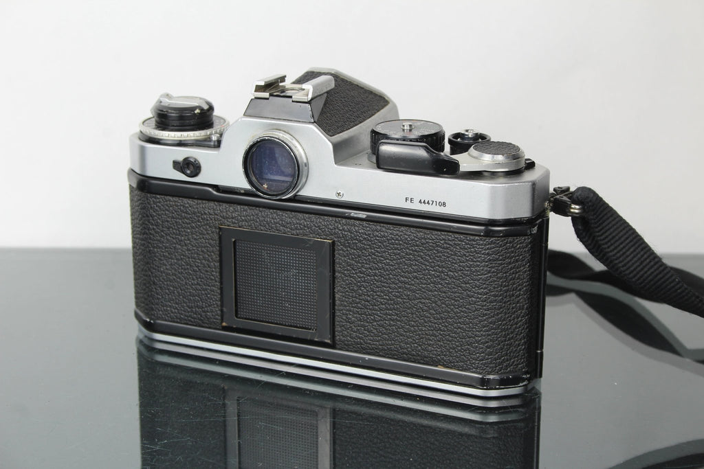Nikon FE + 50mm f/1.8 Nikon lens - Dutch|Thrift