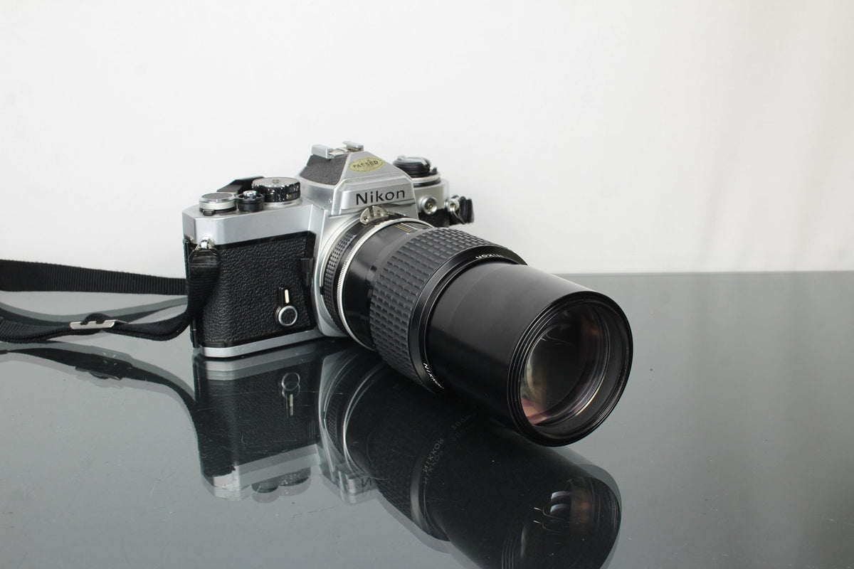 Nikon FE + Nikkor 200mm 1:4 lens - Dutch|Thrift