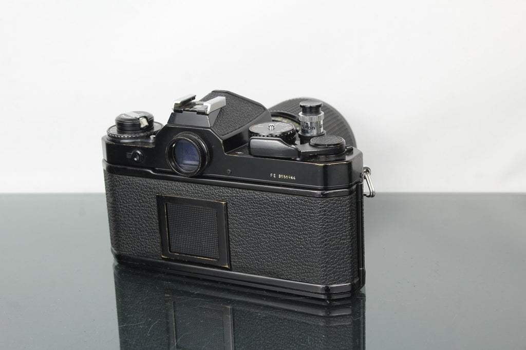 Nikon FE + Nikkor 43 - 86mm 1:3.5 lens - Dutch|Thrift