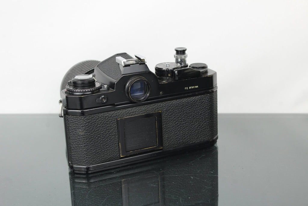 Nikon FE + Nikkor 43 - 86mm 1:3.5 lens - Dutch|Thrift