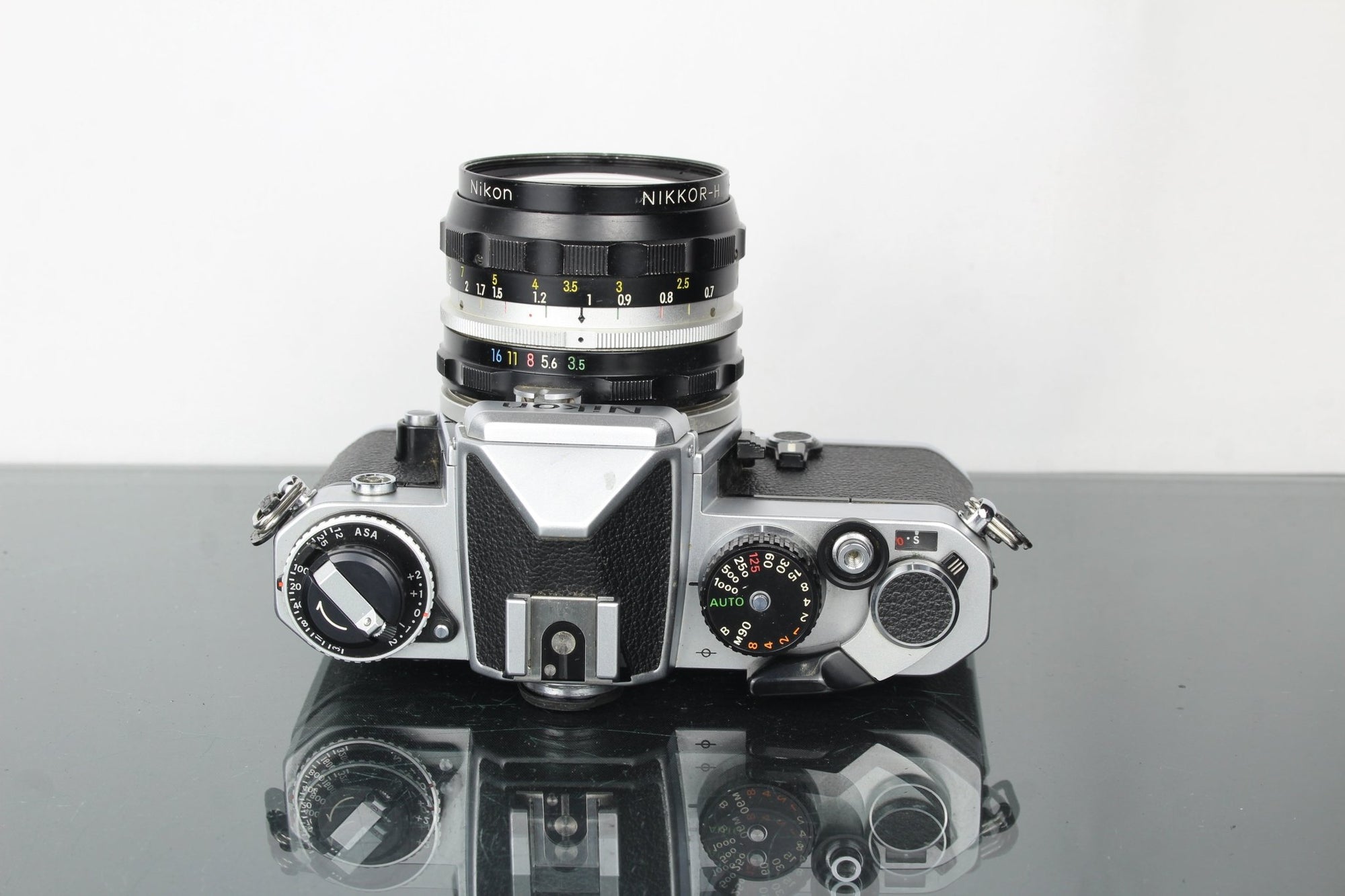 Nikon FE + Nikkor - H 28mm f/3.5 lens - Dutch|Thrift