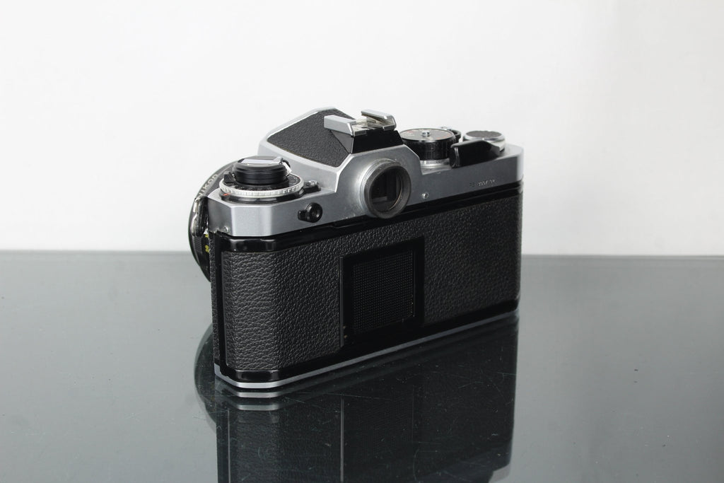 Nikon FE + Nikkor - H 28mm f/3.5 lens - Dutch|Thrift