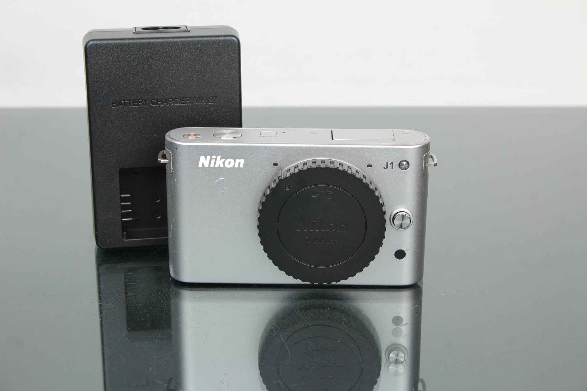 Nikon J1 - Dutch|Thrift