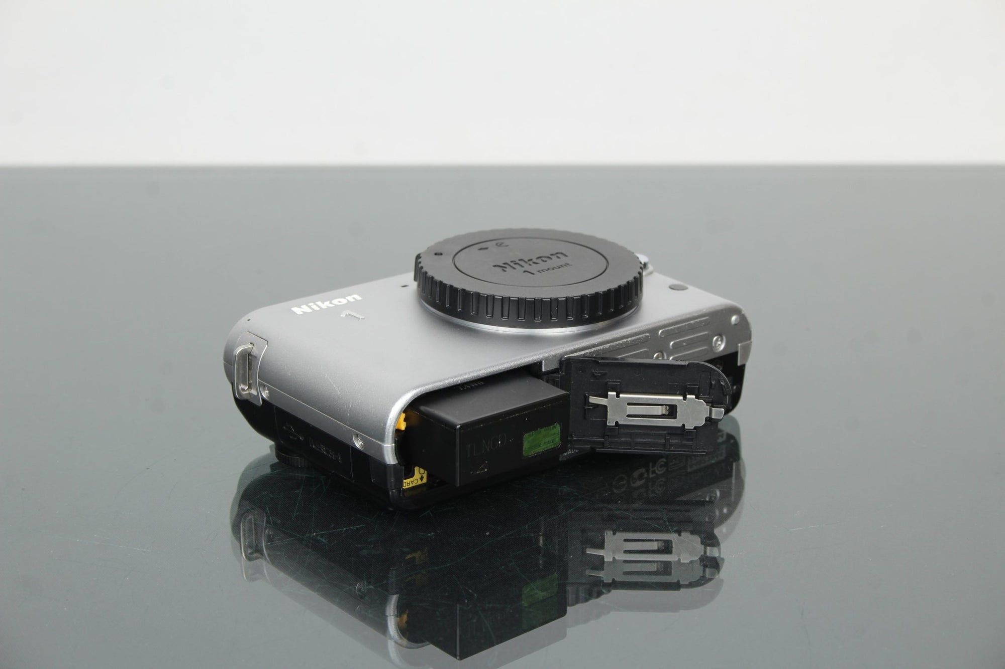 Nikon J1 - Dutch|Thrift