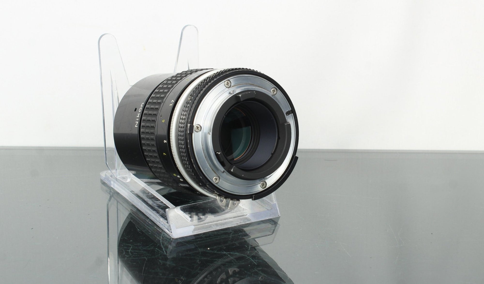 Nikon Nikkor 1:2.8 f=135mm Nikon AI Mount - Dutch|Thrift