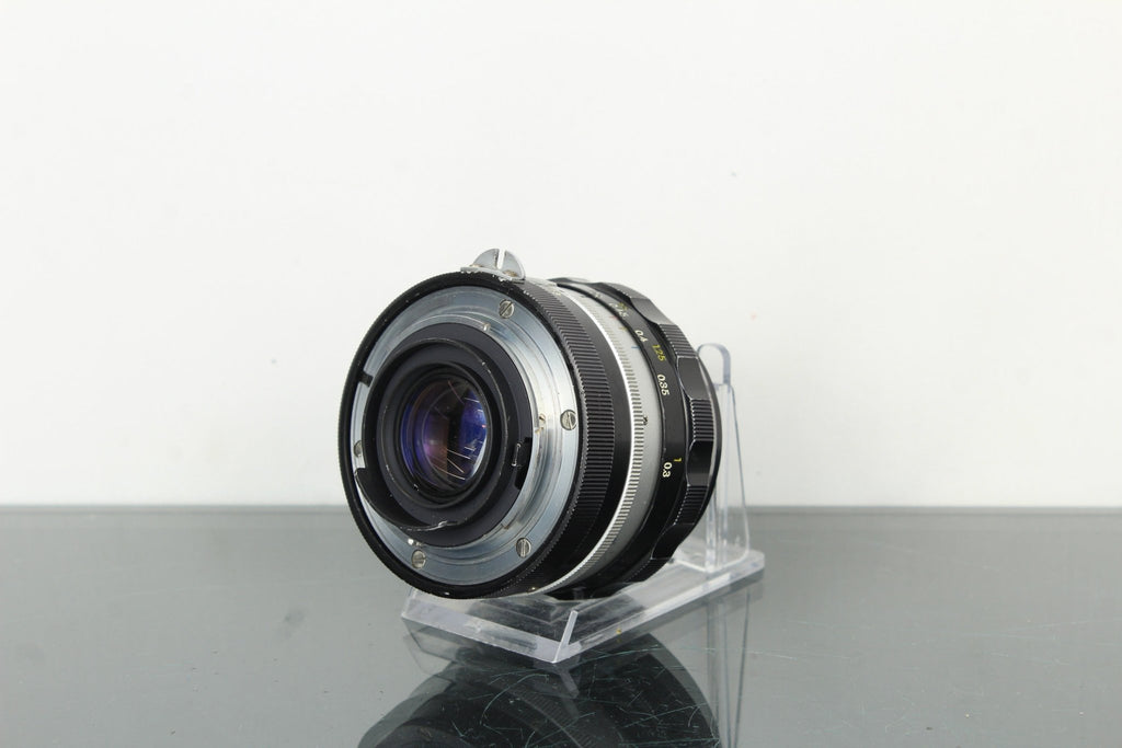 Nikon NIKKOR - N Auto 24mm f/2.8 - Dutch|Thrift