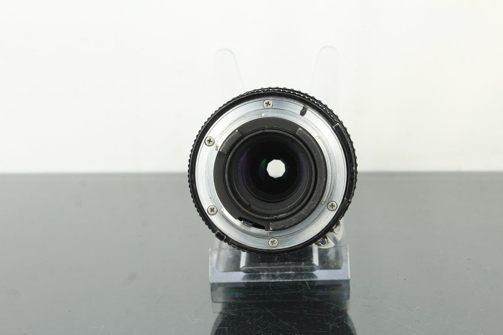 Nikon Nikkor - Q Auto 200mm f/4 - Dutch|Thrift