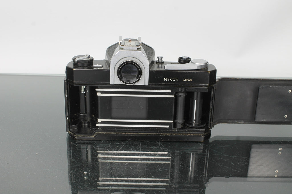 Nikon Nikkormat - Dutch|Thrift