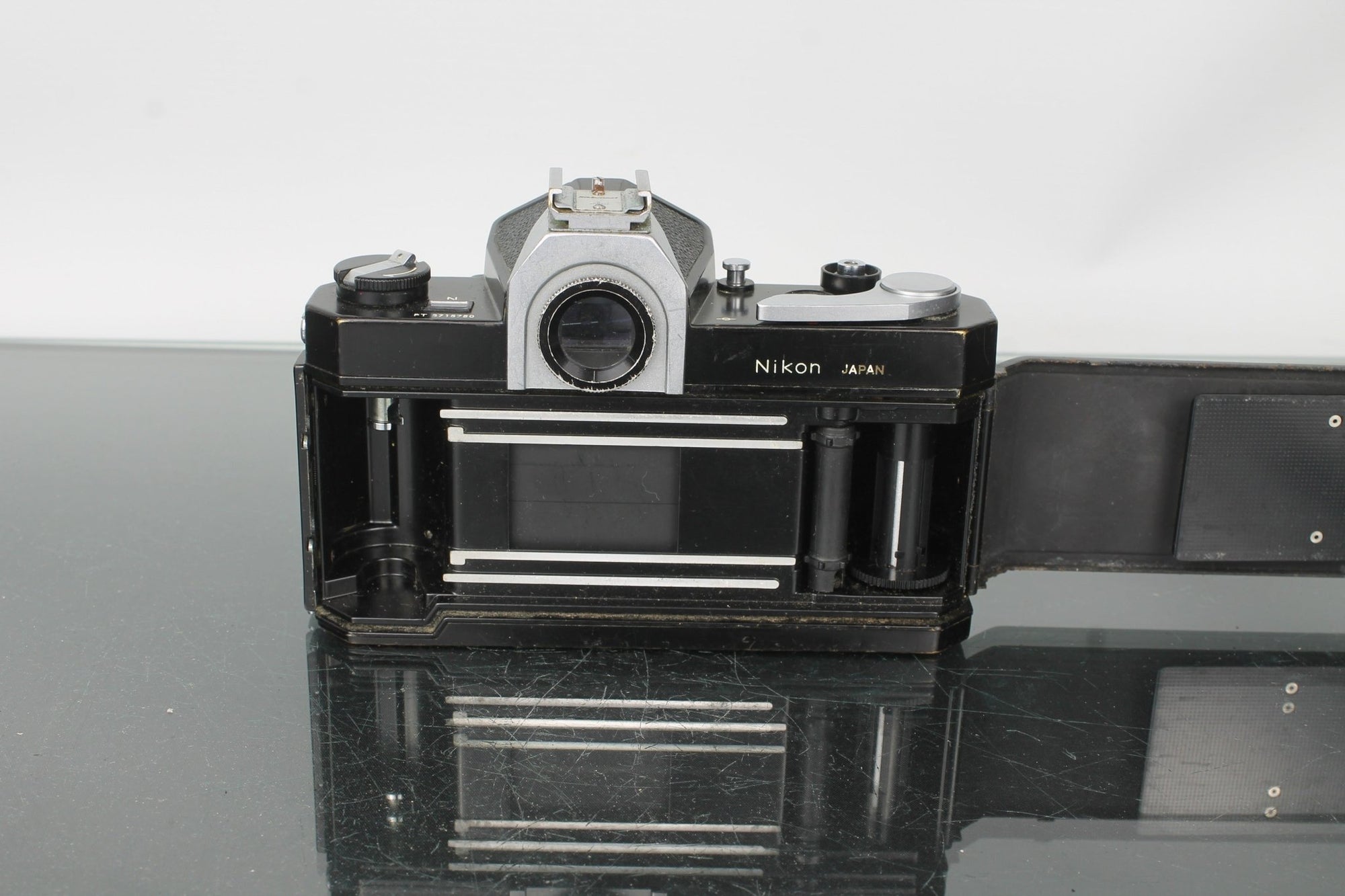 Nikon Nikkormat - Dutch|Thrift