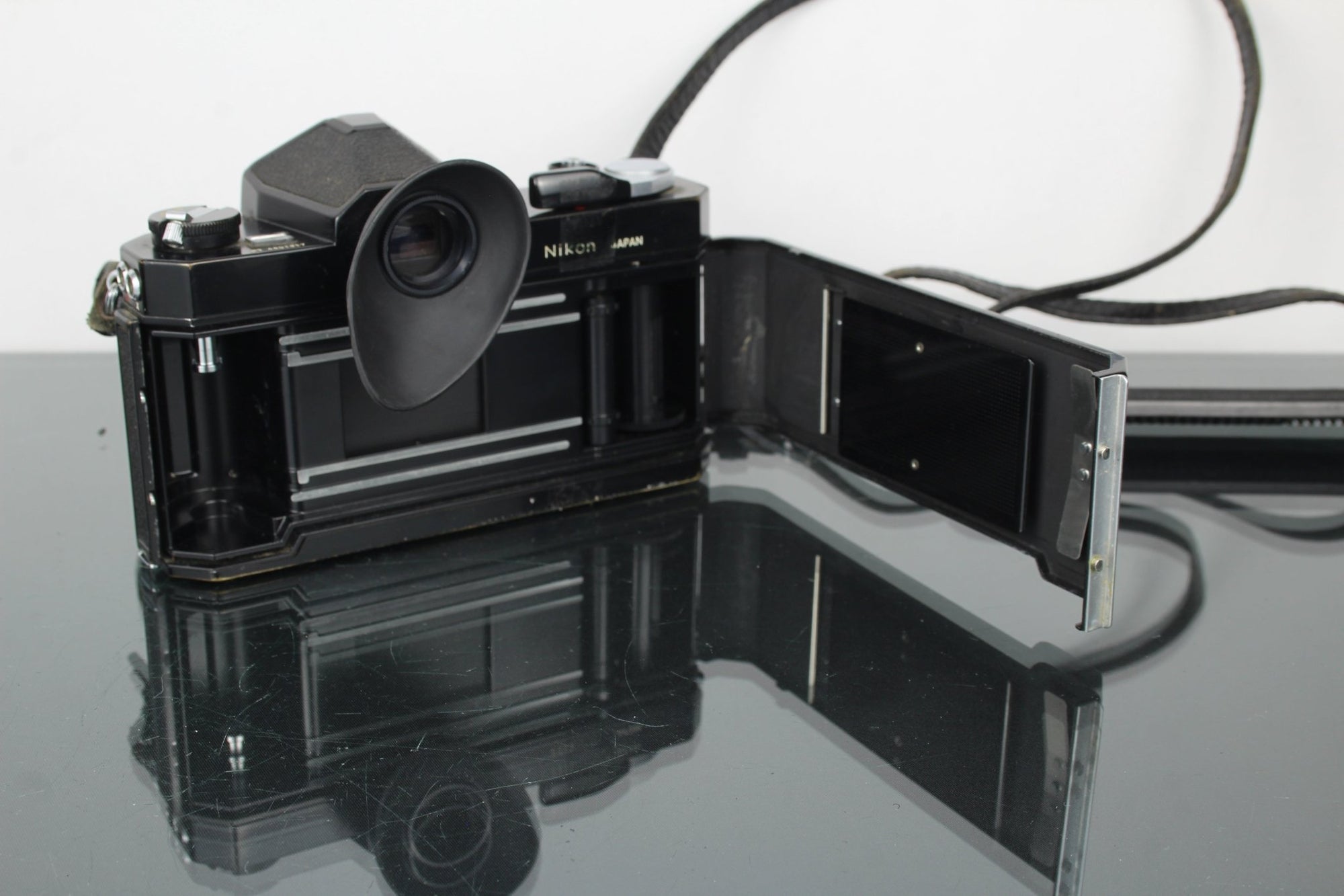 Nikon Nikkormat FT + Nikkor - H.C Auto 50mm f/2 lens - Dutch|Thrift