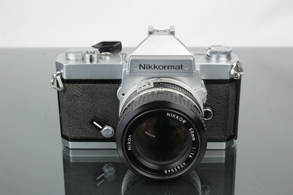 Appareil Photo Nikon Nikkormat Argenté Avec Objectif Nikkor 50 Mm F/1.4