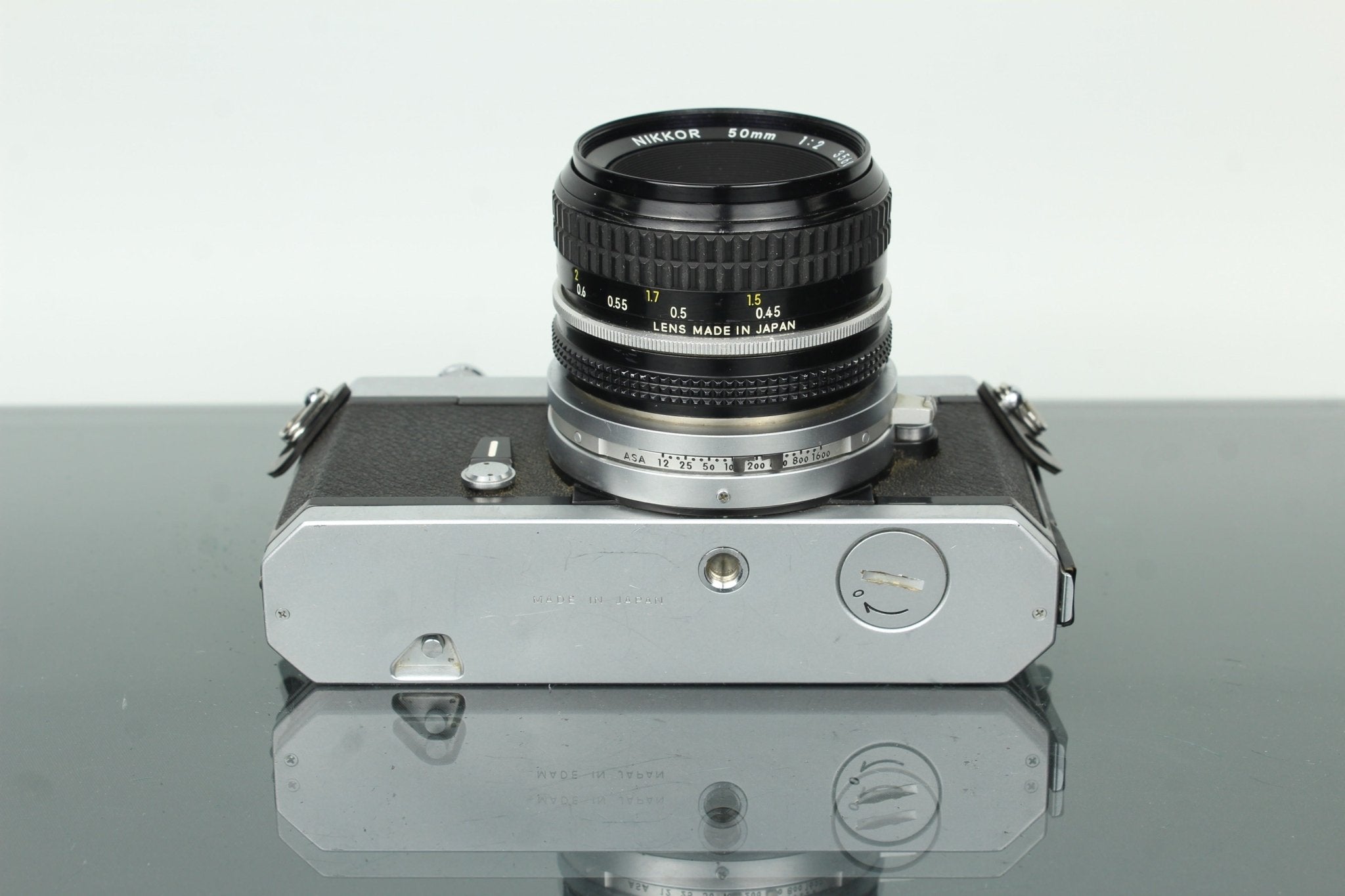 Nikon Nikkormat FT2/FT3 35mm SLR Camera with 50mm f/2 Lens – Dutch