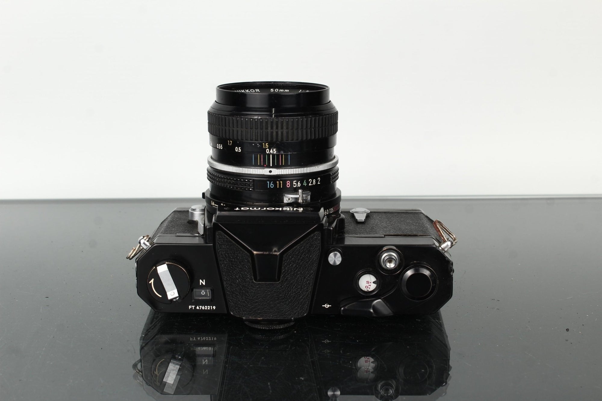 Nikon Nikkormat + Nikkor 1:2 50mm - Dutch|Thrift