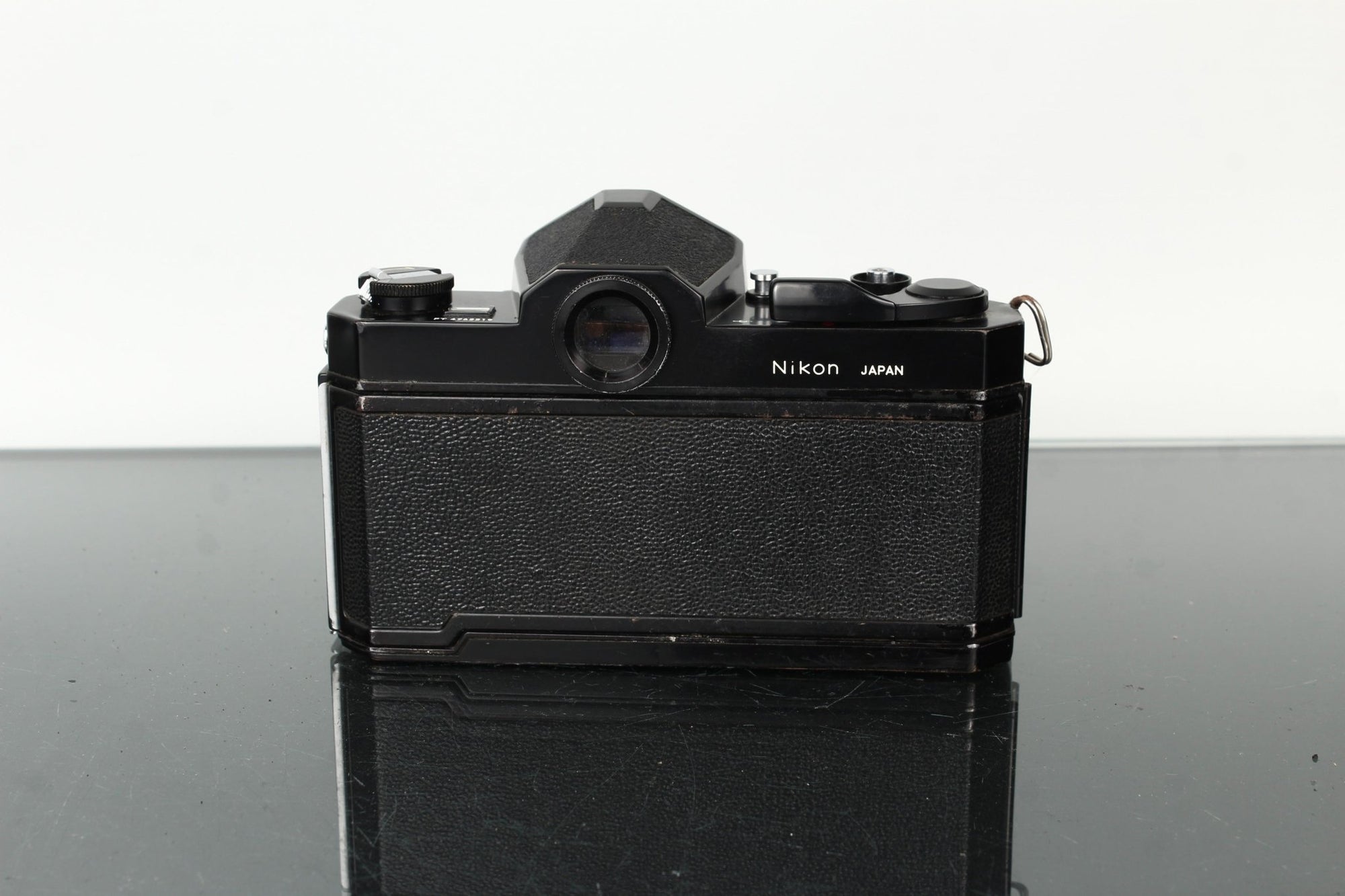 Nikon Nikkormat + Nikkor 1:2 50mm - Dutch|Thrift