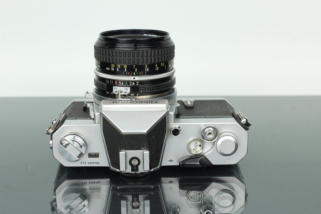 Nikon Nikkormat + Nikkor 1:2 50mm - Dutch|Thrift