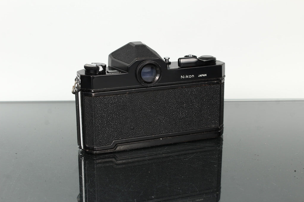 Nikon Nikkormat + Nikkor 1:2 50mm - Dutch|Thrift