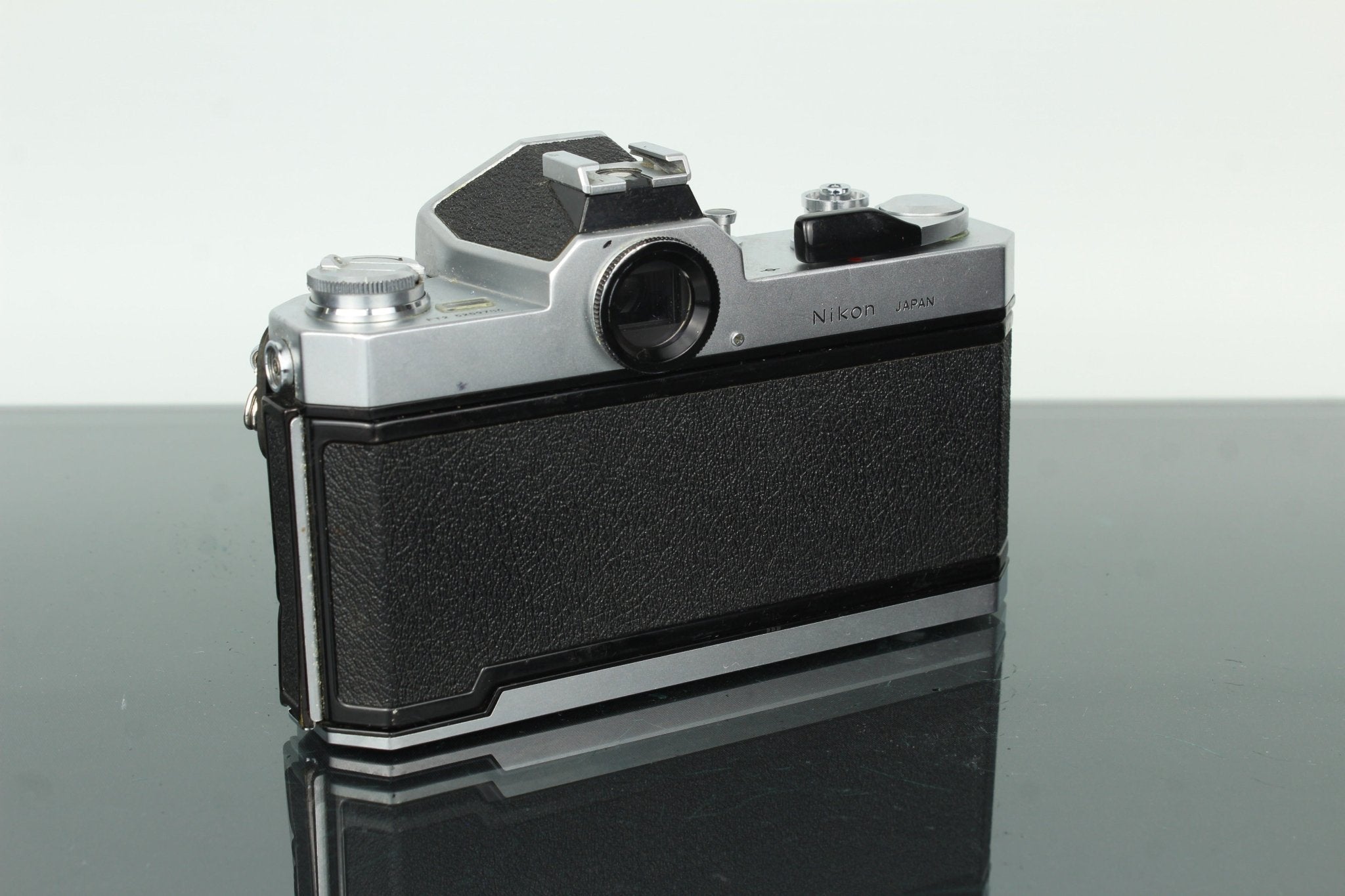 Nikon Nikkormat FT2/FT3 35mm SLR Camera with 50mm f/2 Lens – Dutch