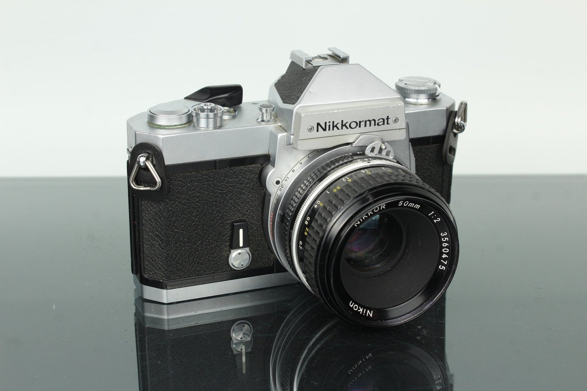 Nikon Nikkormat + Nikkor 1:2 50mm - Dutch|Thrift