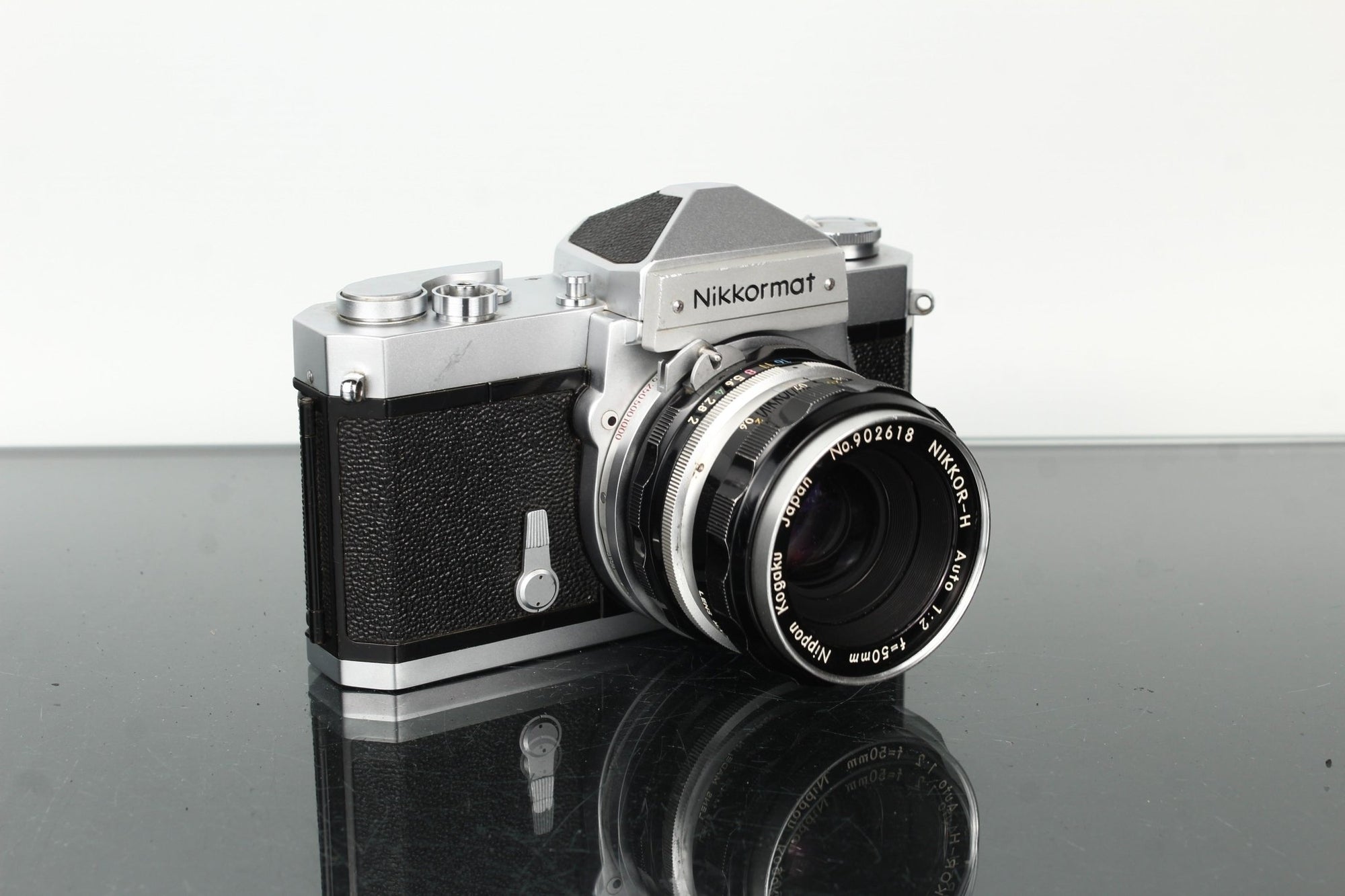 Nikon Nikkormat + Nikkor - H Auto 1:2 50mm - Dutch|Thrift