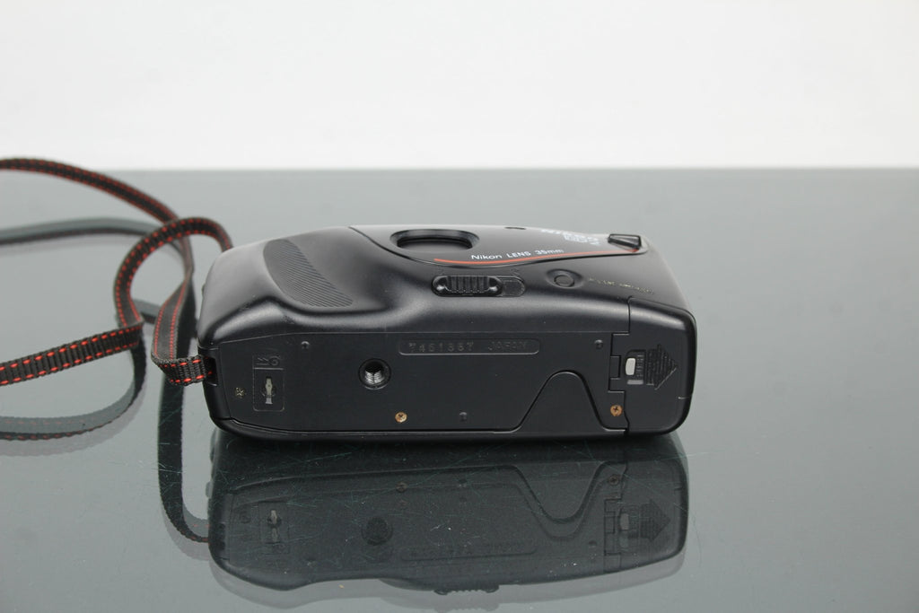 Nikon RF2 - Dutch|Thrift