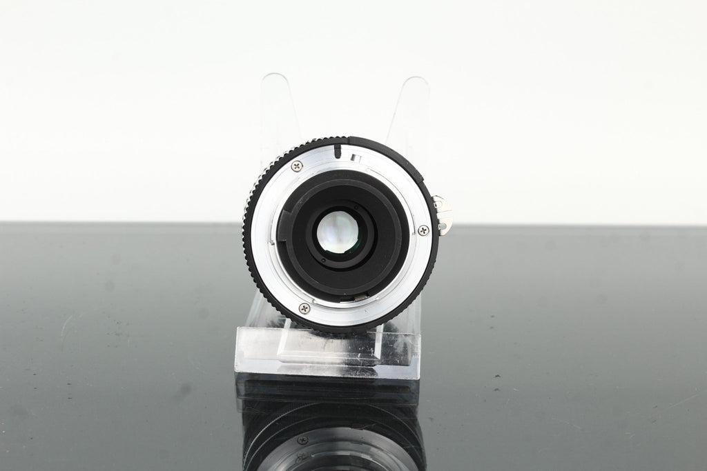 Nikon Zoom - Nikkor 35 - 70mm 1:3.3 - 4.5 - Dutch|Thrift