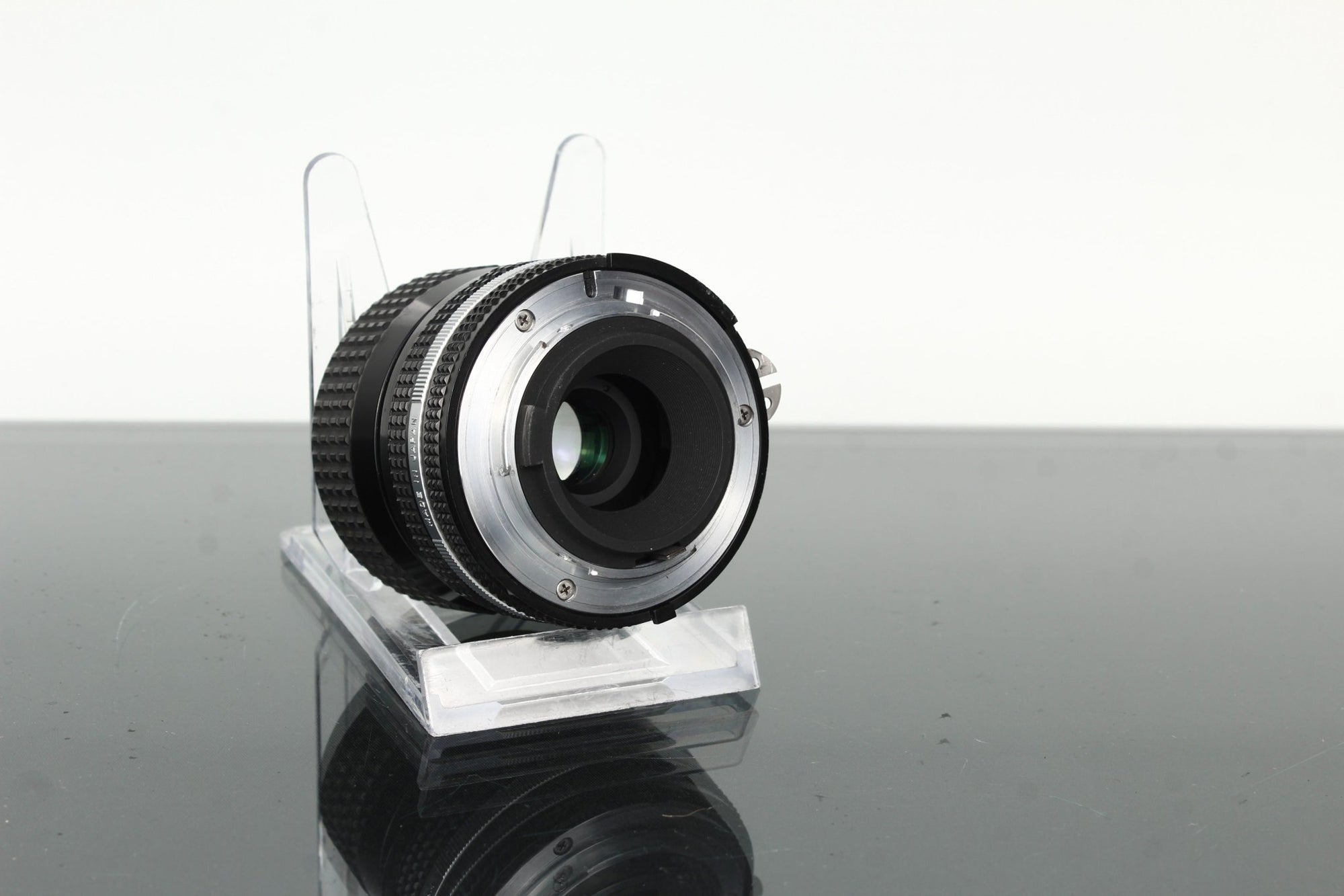 Nikon Zoom - Nikkor 35 - 70mm 1:3.3 - 4.5 - Dutch|Thrift