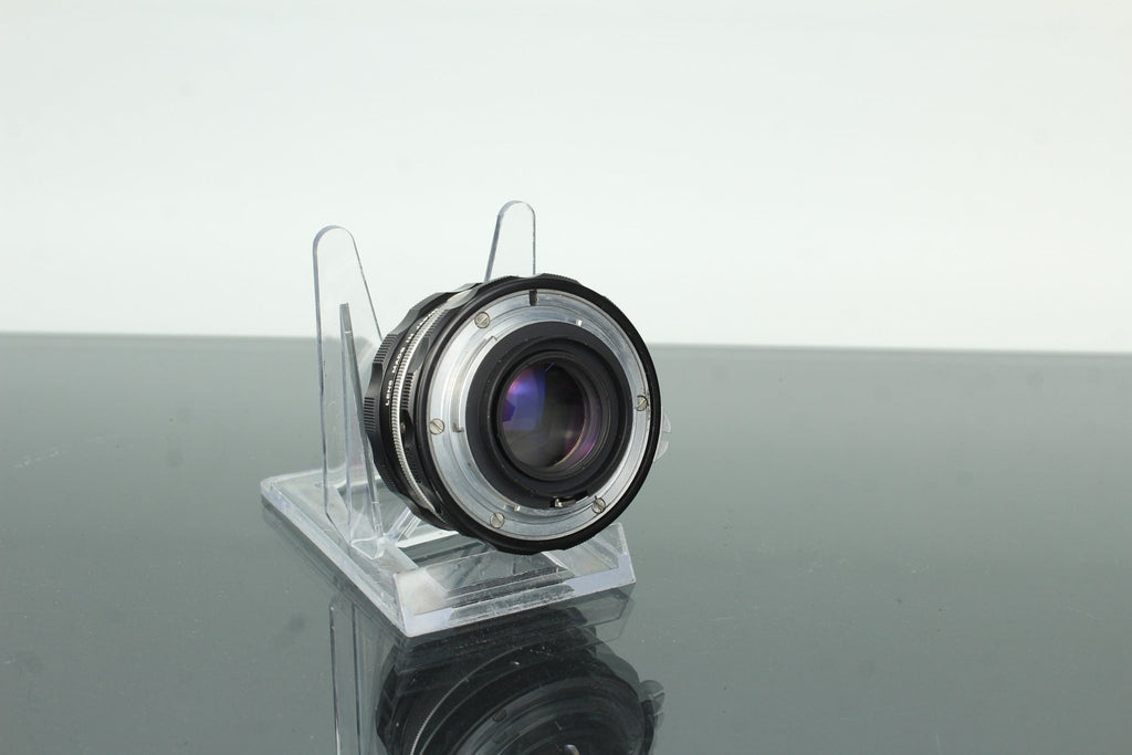 Nippon Kogaku NIKKOR - H Auto 50mm f/2 - Dutch|Thrift