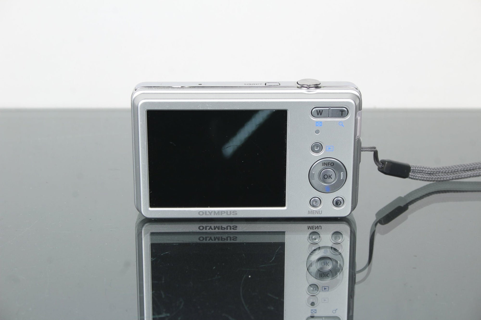 Olympus D - 700 - Dutch|Thrift