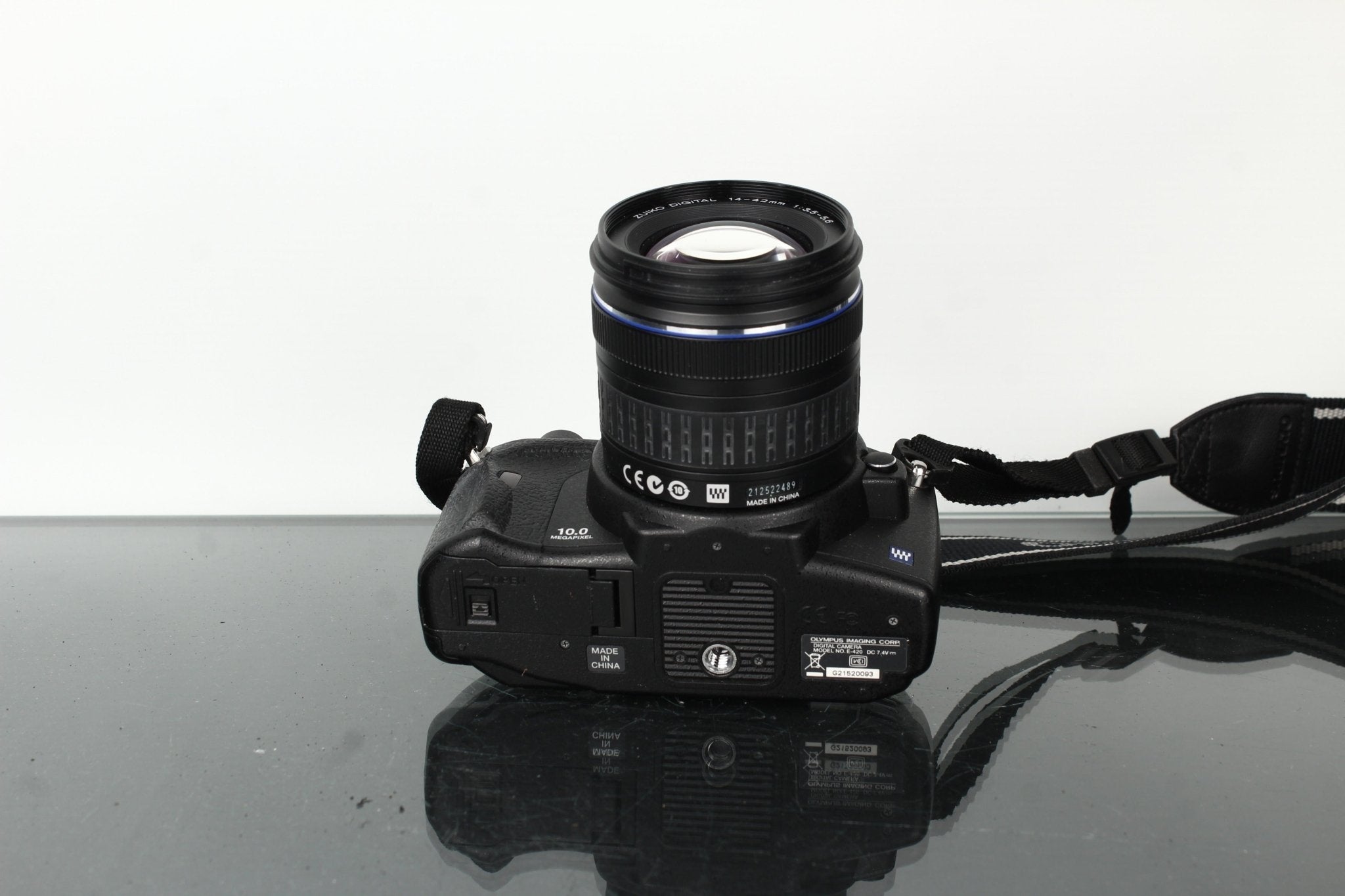 Olympus E-420 DSLR Camera Kit with 14-42mm Lens & Charger – Dutch