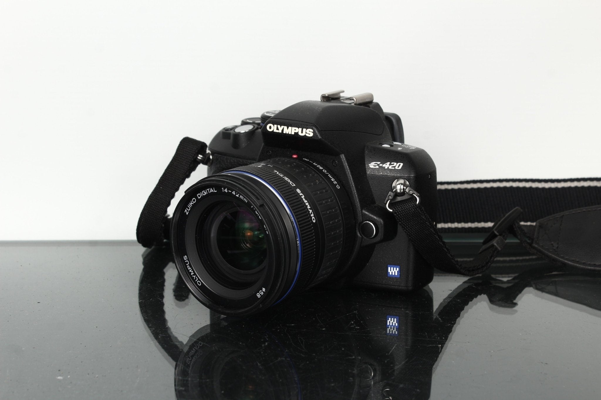 Olympus E-420 DSLR Camera Kit with 14-42mm Lens & Charger – Dutch
