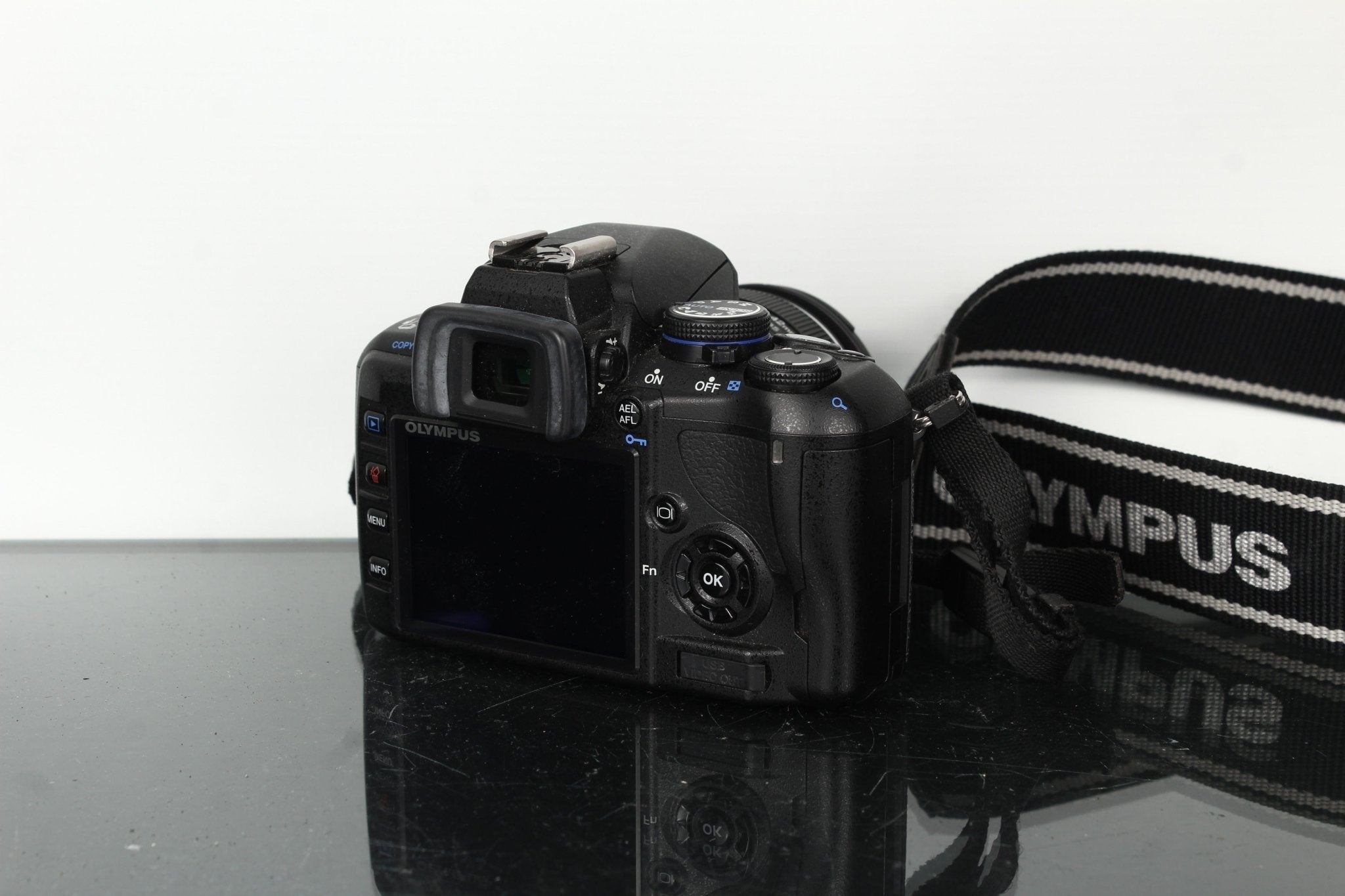 Olympus E-420 DSLR Camera Kit with 14-42mm Lens & Charger – Dutch