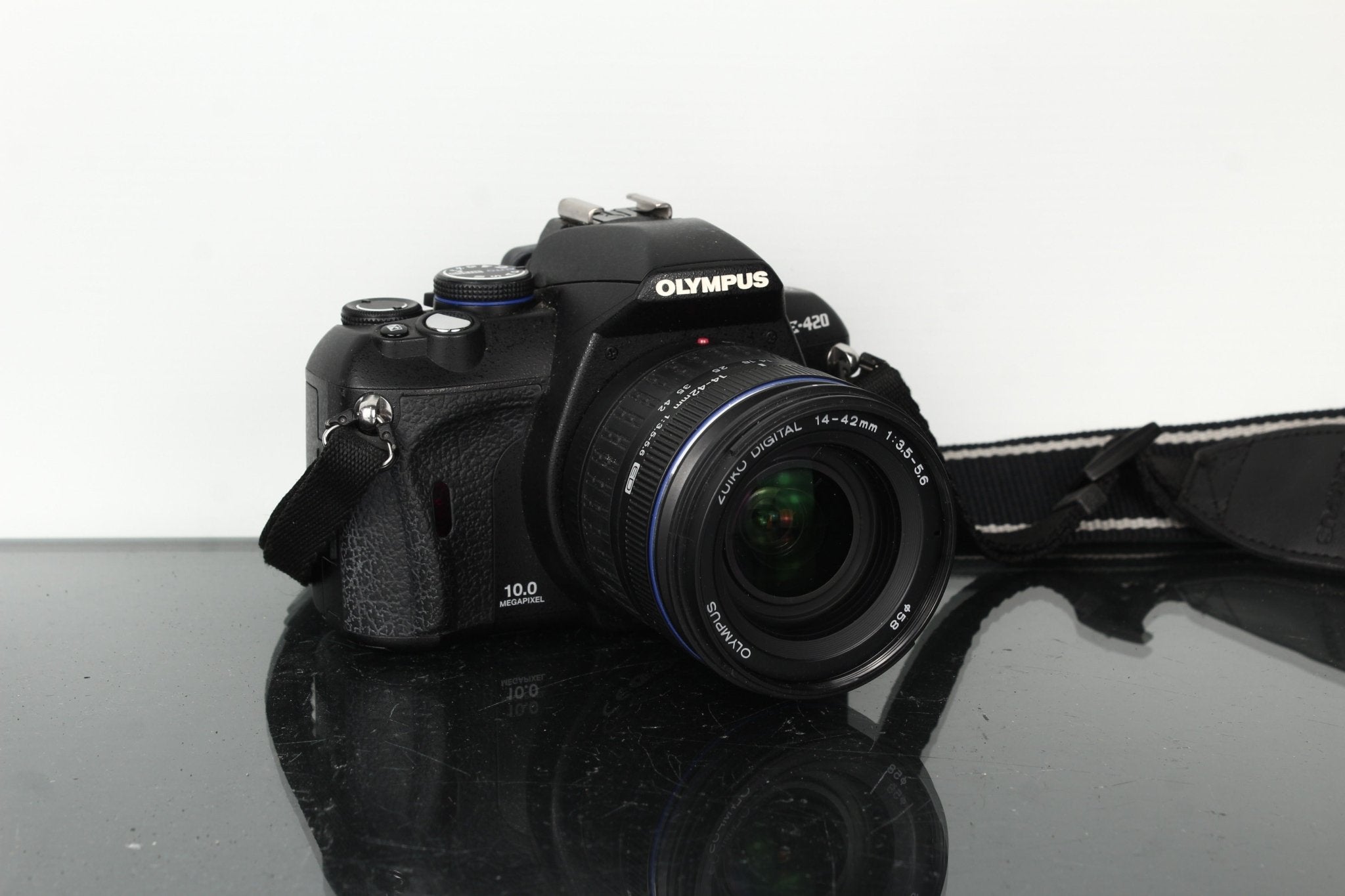 Olympus E-420 DSLR Camera Kit with 14-42mm Lens & Charger – Dutch