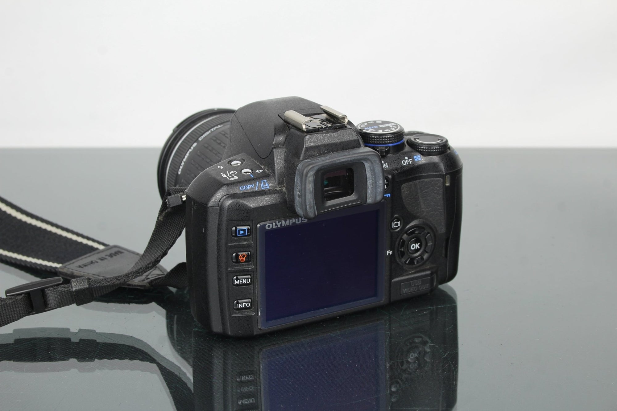 Olympus E420 + 40 - 150mm 1:4 - 5.6 lens - Dutch|Thrift