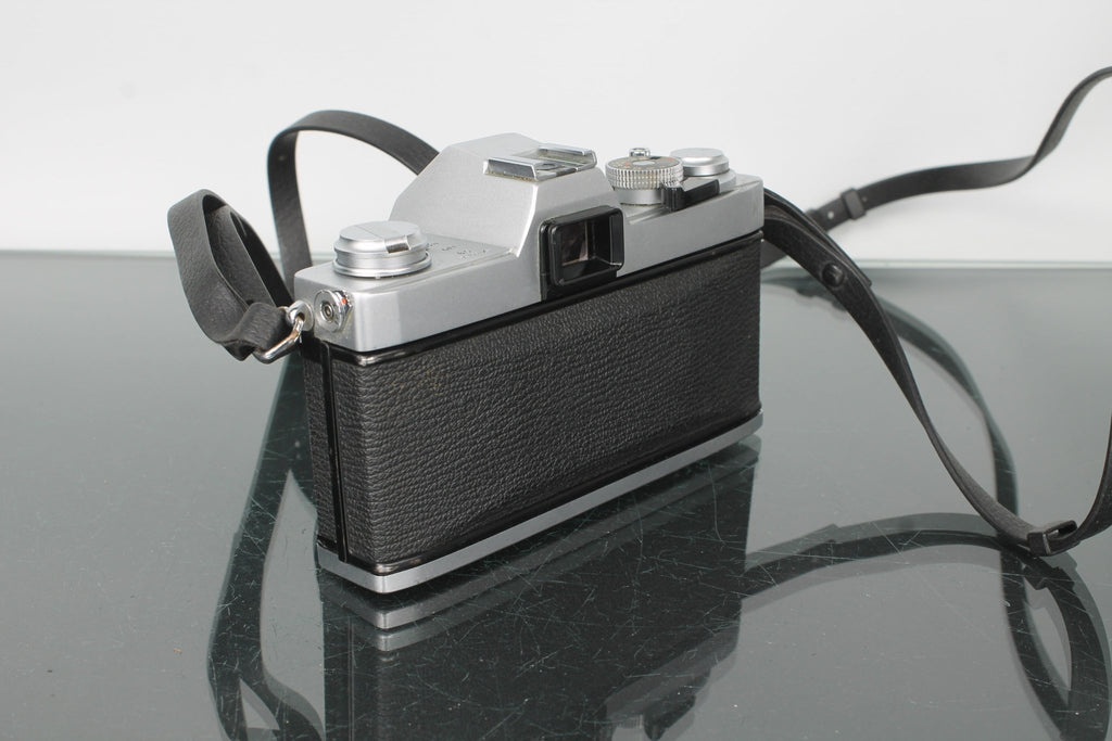 Olympus FTL + Olympus 1:1.8 f=50mm - Dutch|Thrift